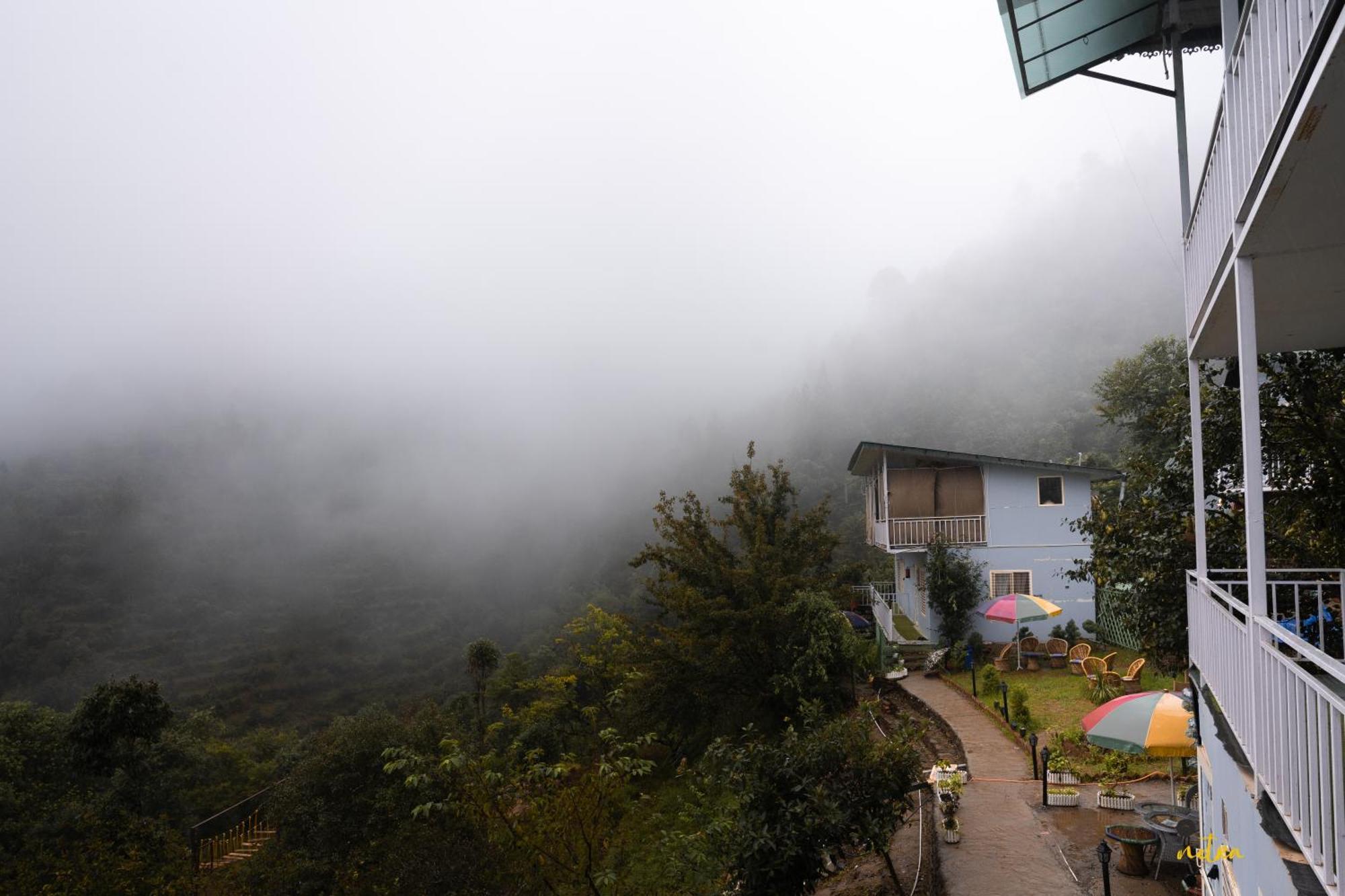 The Rare One'S Mukteshwar - Resort & Cafe ภายนอก รูปภาพ