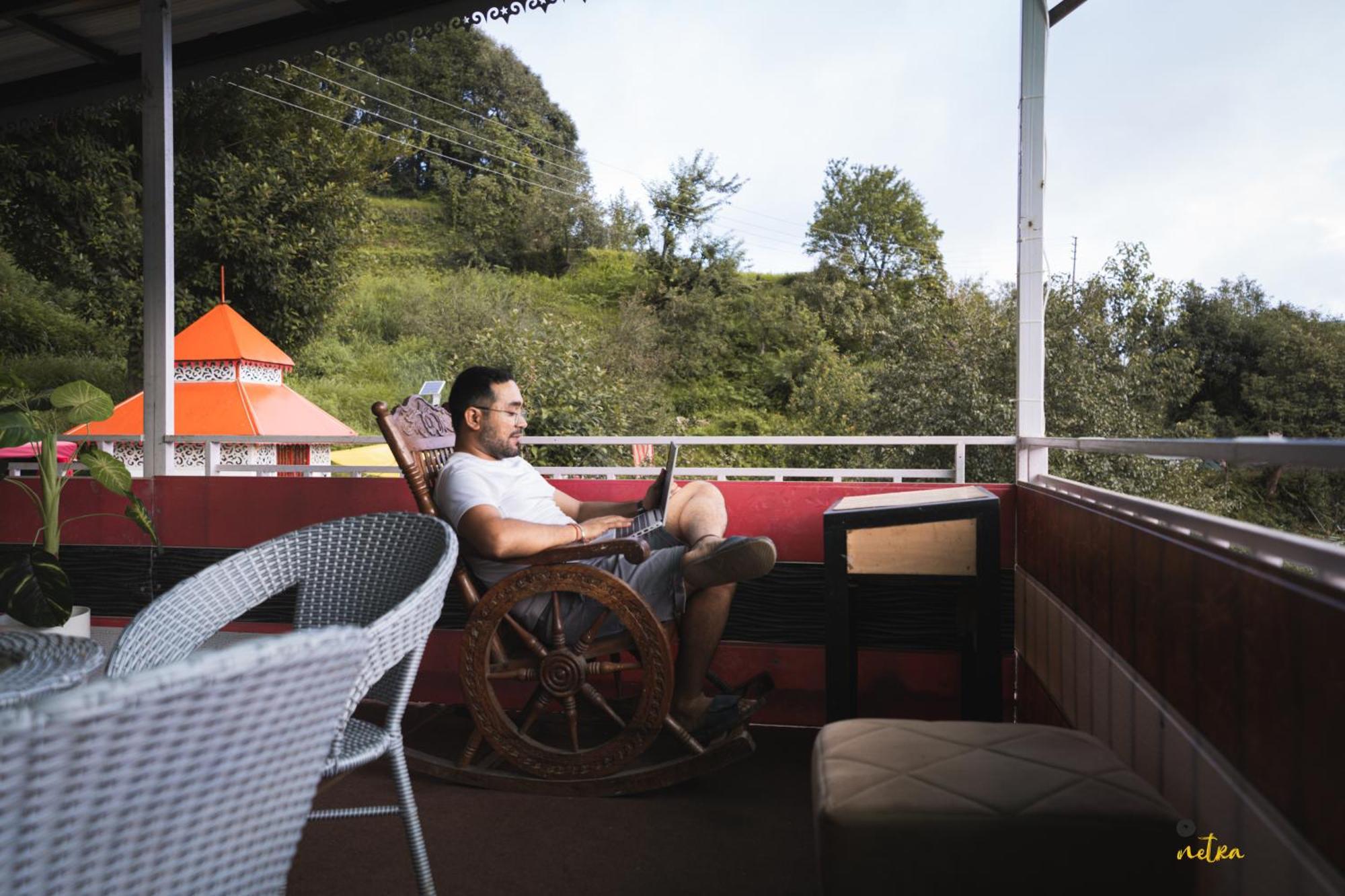 The Rare One'S Mukteshwar - Resort & Cafe ภายนอก รูปภาพ